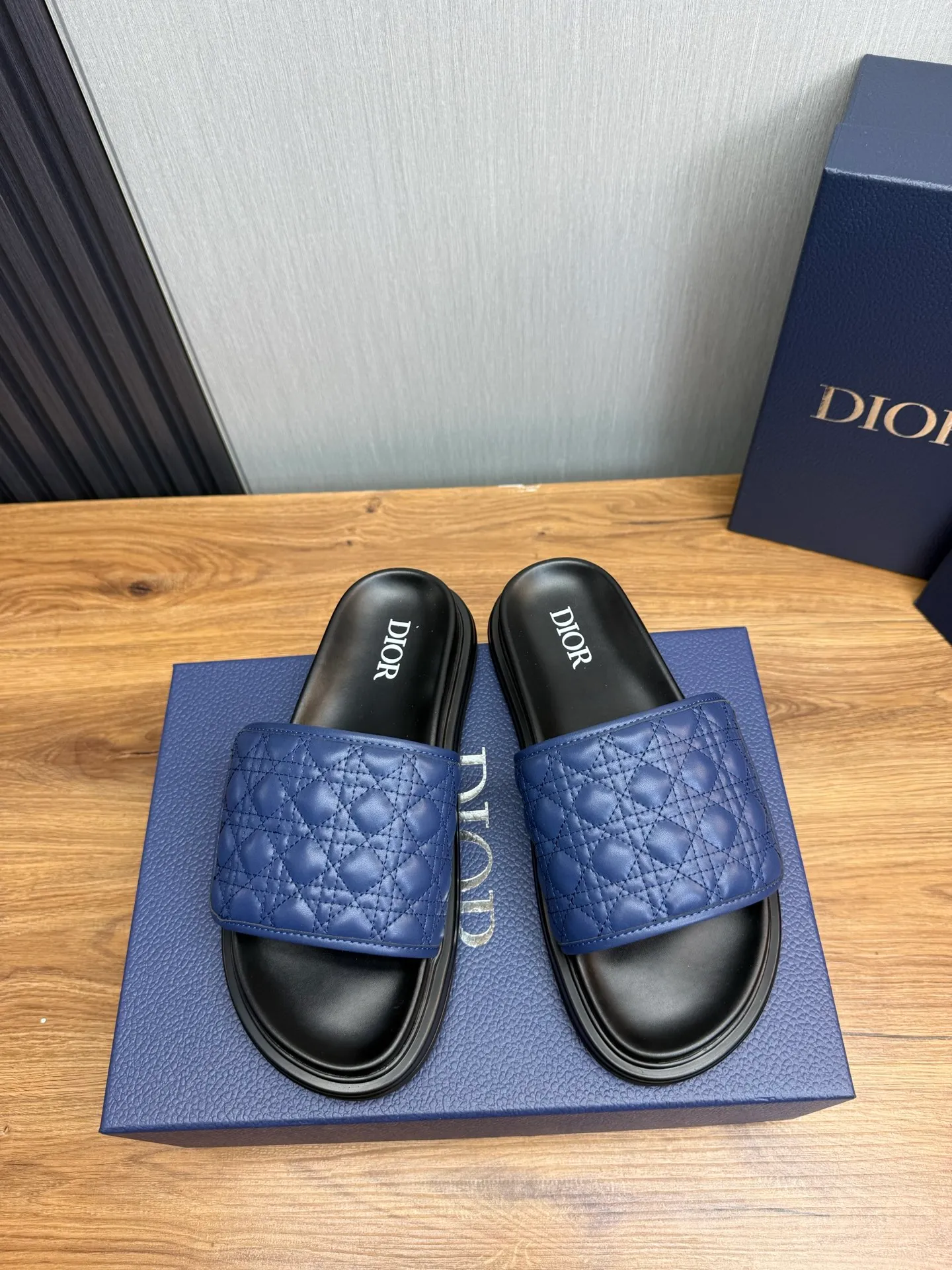 Men's shoes 💰280💰 Dior. Men's slippers 🩴Official website 1:1 production 38-45 yards 45 46 🉑️Customized original material shipped✅